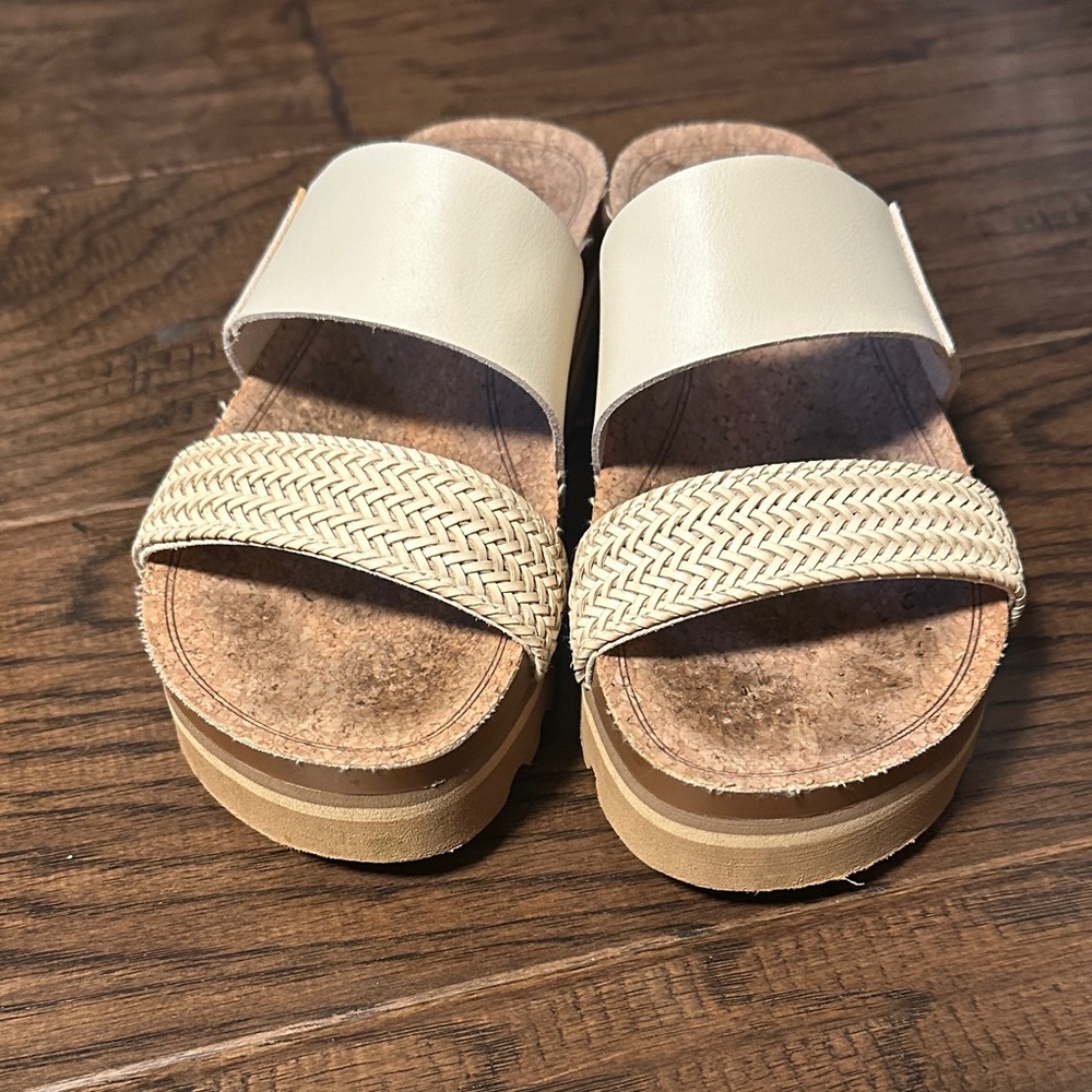 Reef Cream and Tan Women's Sandals
